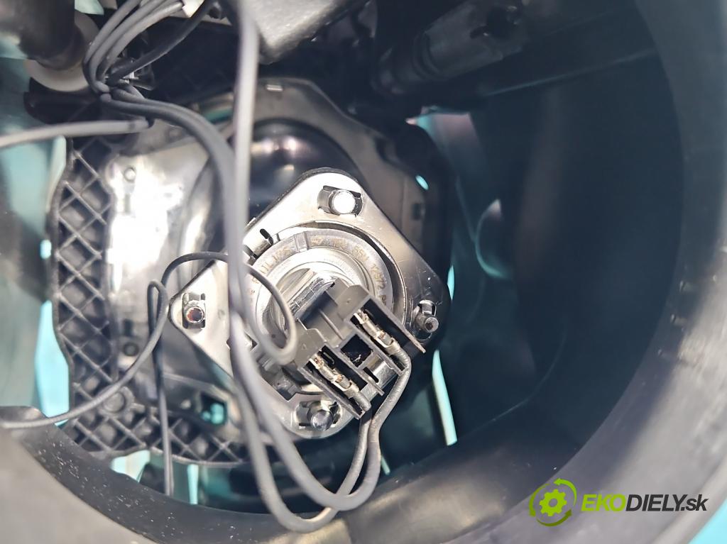 Vw Passat B6 2005-2010 1.9 tdi 105 HP manual 77 kW 1896 cm3 5- Reflektor: pravý 3C0941006N (Svetlo predné pravé)