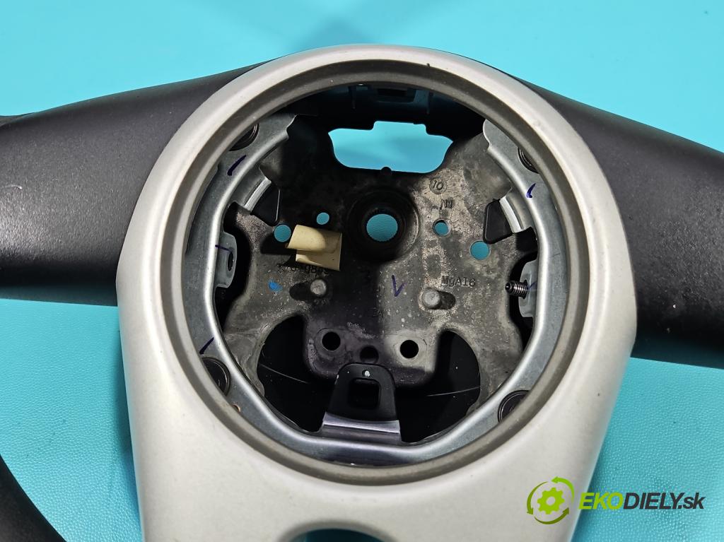 Kia Venga 1.4 16V 90 HP manual 66.2 kW 1396 cm3 5- volant  (Volant)