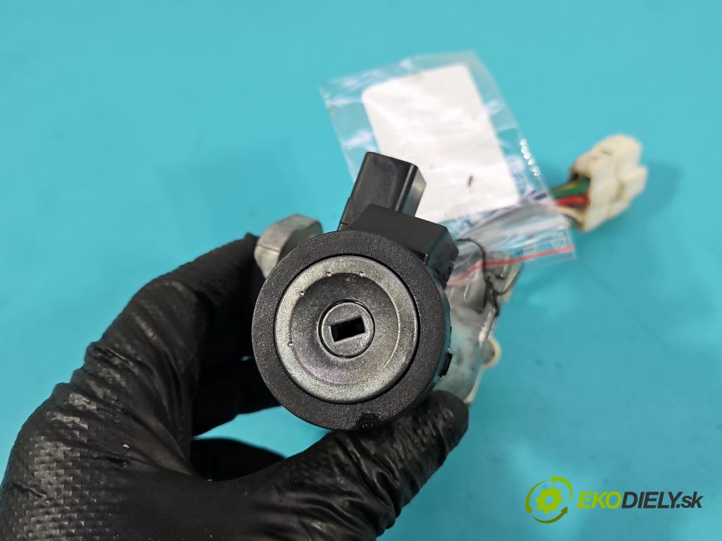 Kia Venga 1.4 16V 90 hp manual 66.2 kW 1396 cm3 5- spínací skříňka 81920-1P000 (Spínací skříňka)