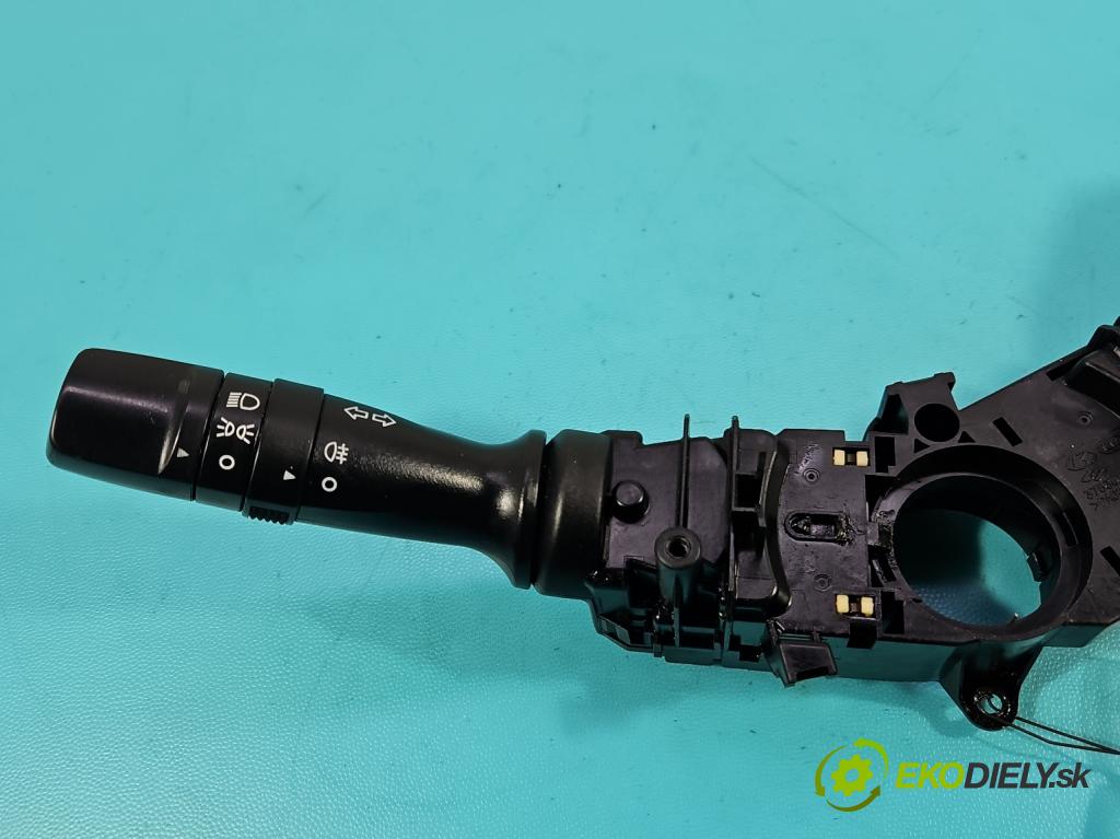 Kia Venga 1.4 16V 90 hp manual 66.2 kW 1396 cm3 5- Přepínač sdružený 93420-2K560 (Páčky pod volantem)