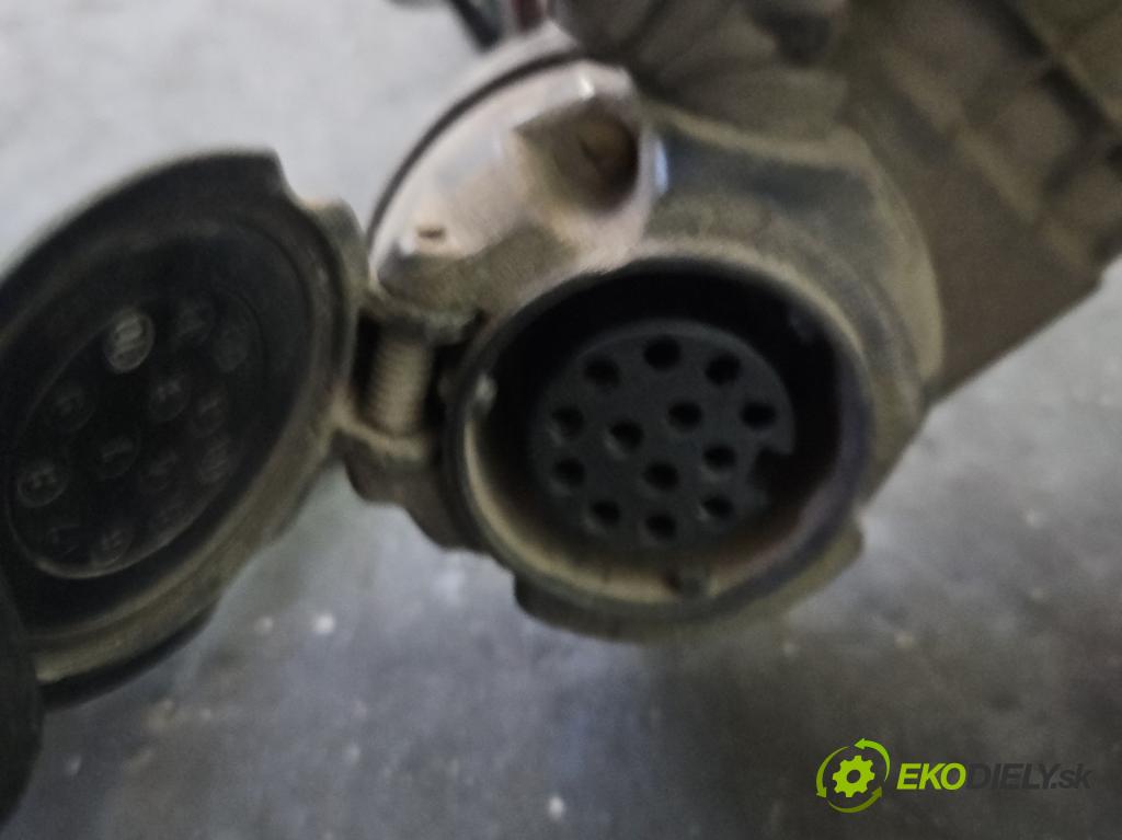 Vw Passat B6 2005-2010 1.9 tdi 105 hp manual 77 kW 1896 cm3 5- oko tažné 3C0803881B (Tažné zařízení)