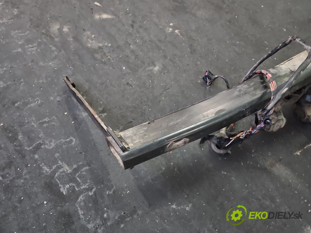 Vw Passat B6 2005-2010 1.9 tdi 105 hp manual 77 kW 1896 cm3 5- oko tažné 3C0803881B (Tažné zařízení)