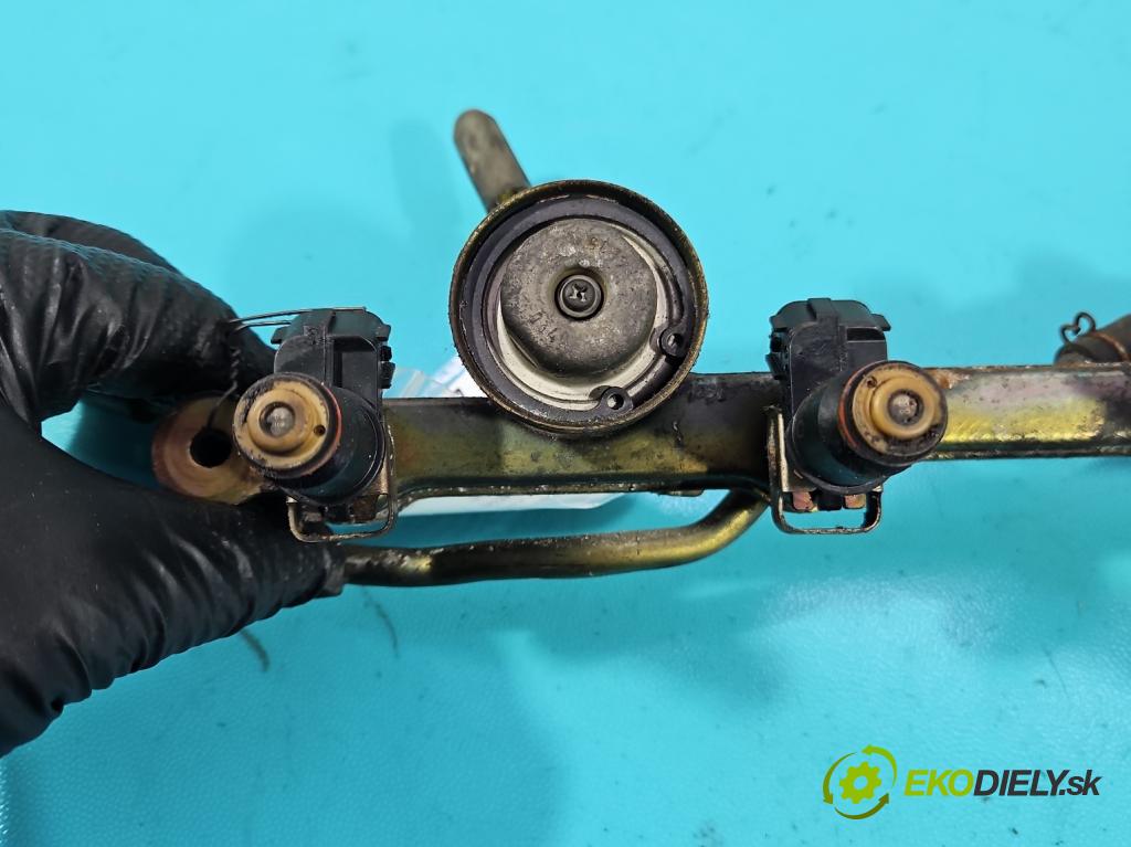 Honda Civic VII 2000-2006 1.6 16V 110 HP manual 81 kW 1590 cm3 3- vstrek  (Vstrekovač paliva)