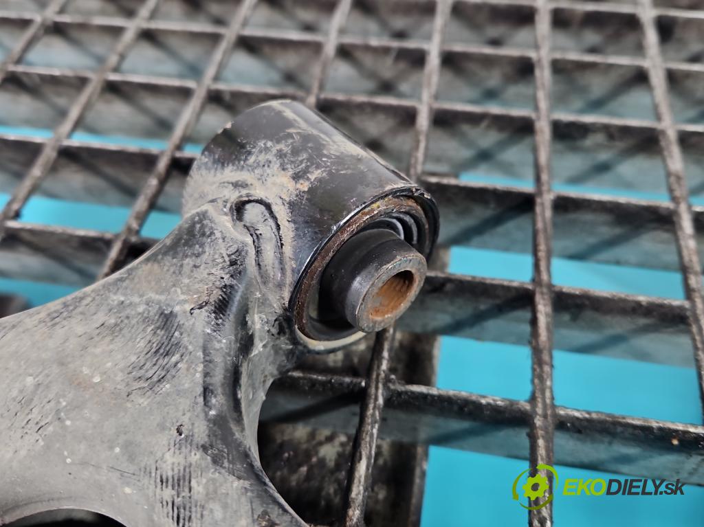 Hyundai Ix35 2.0 CRDI 136hp manual 100 kW 1995 cm3 5- přední levý  (Klika dveří ostatní)