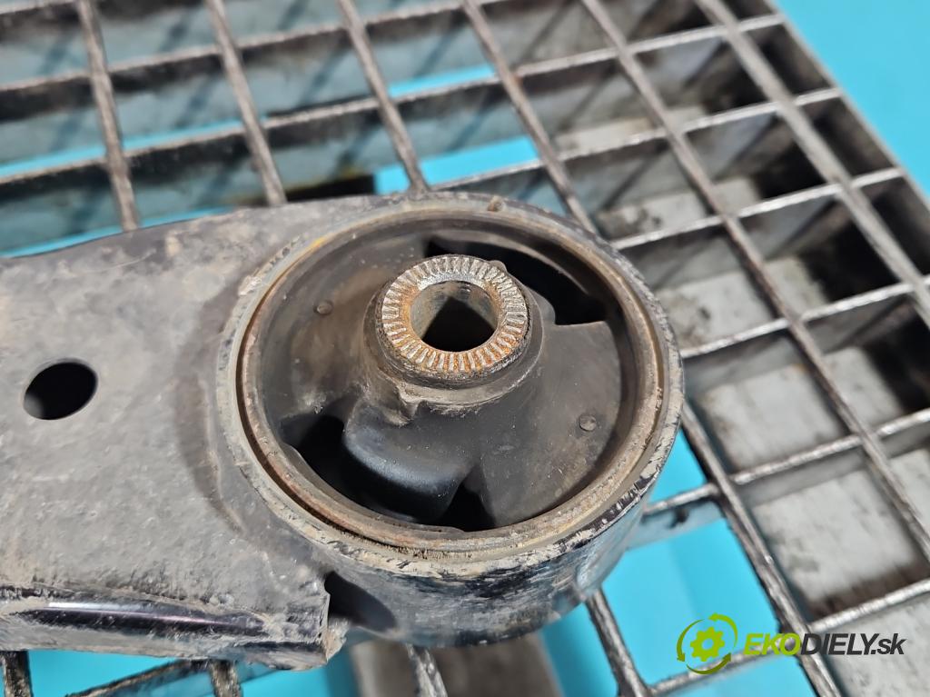 Hyundai Ix35 2.0 CRDI 136hp manual 100 kW 1995 cm3 5- přední levý  (Klika dveří ostatní)