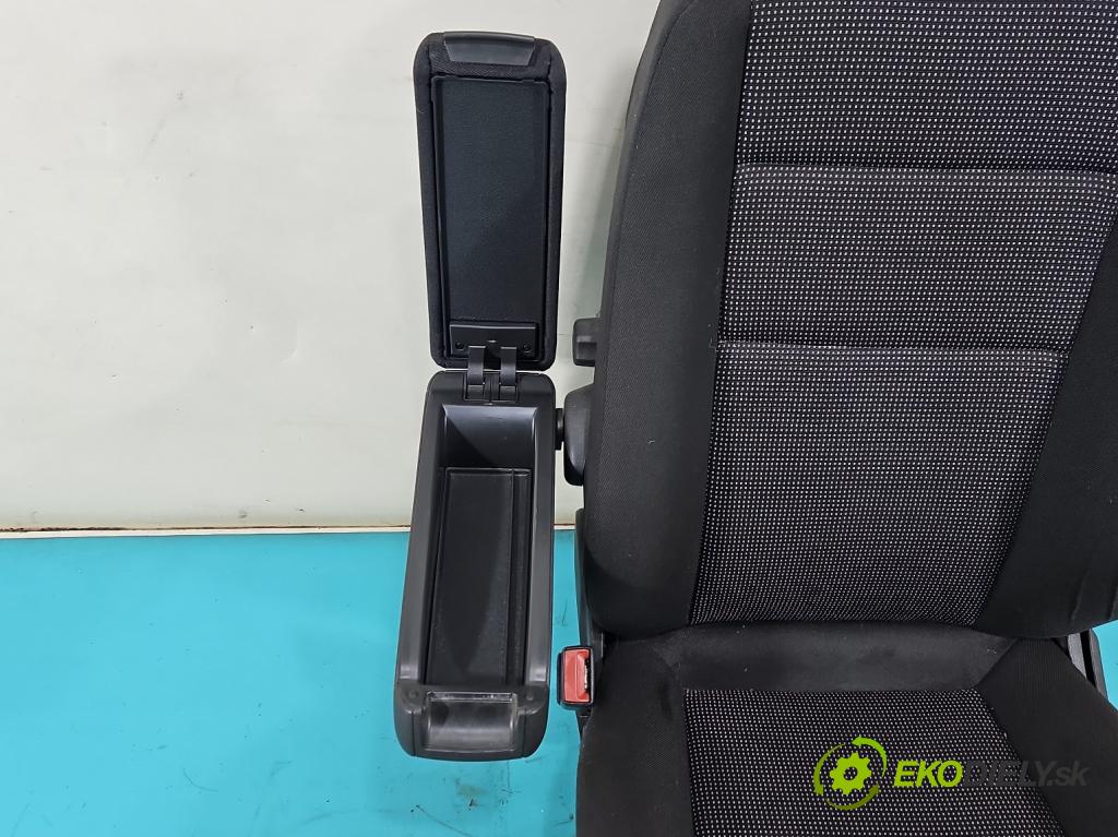 Opel Zafira B 2005-2014 1.7 cdti 125 hp manual 92 kW 1686 cm3 5- Sedadlo levý  (Sedadlo)