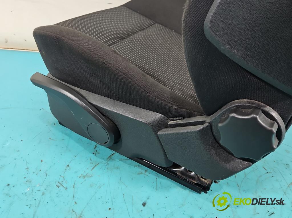 Opel Zafira B 2005-2014 1.7 cdti 125 hp manual 92 kW 1686 cm3 5- Sedadlo levý  (Sedadlo)