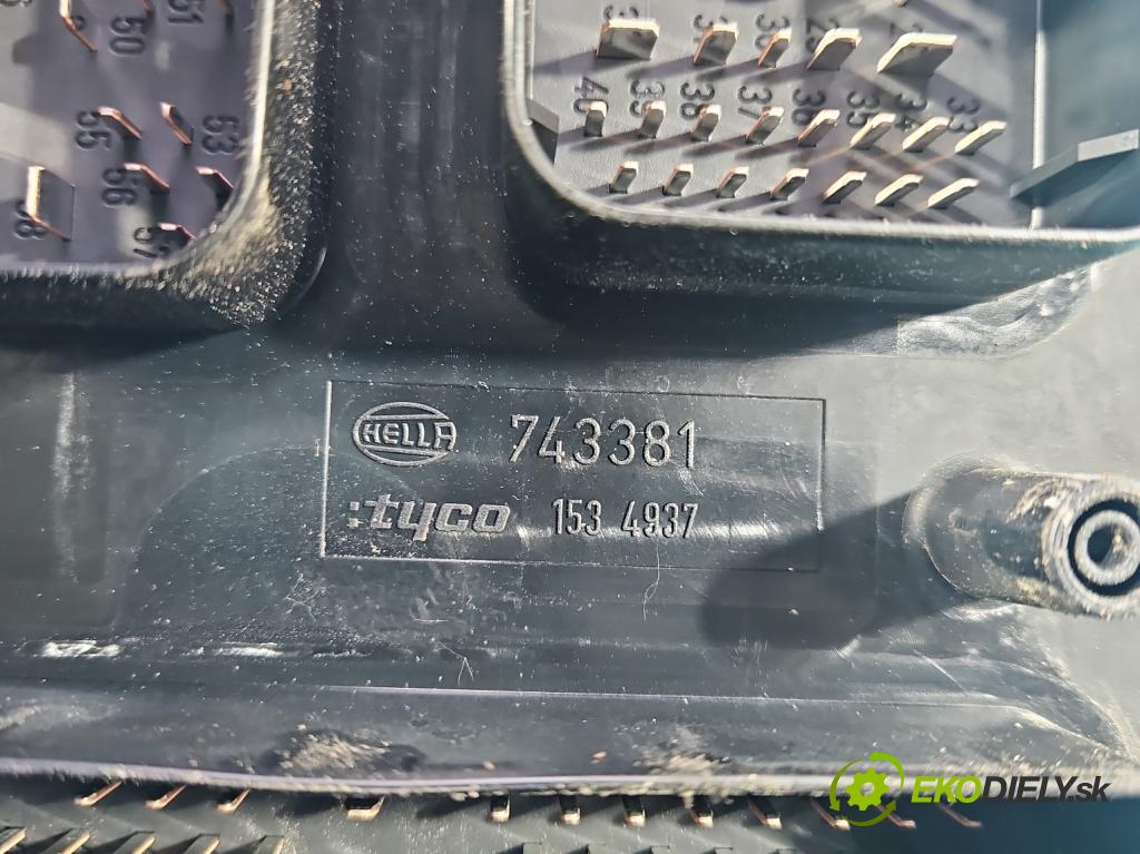 Opel Zafira B 2005-2014 1.8 16V 140 hp manual 103 kW 1796 cm3 5- skříňka pojistková 13268305 (Pojistková skříňka)