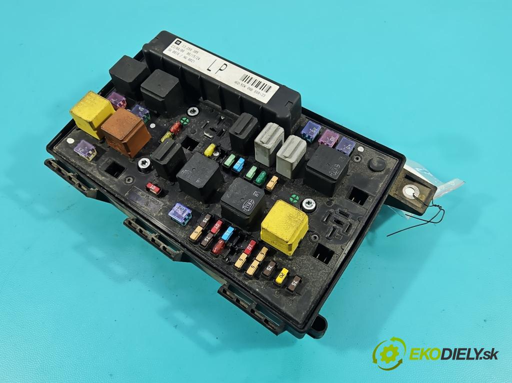 Opel Zafira B 2005-2014 1.8 16V 140 HP manual 103 kW 1796 cm3 5- skrinka poistka 13268305 (Poistková skrinka)