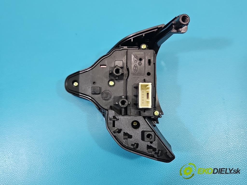 Hyundai I30 III 2016- 2.0 16V 280KM automatic 206 kW 1998 cm3 5- Přepínač multifunkční: řízení: 3V4R2T-1000 (Páčky pod volantem)