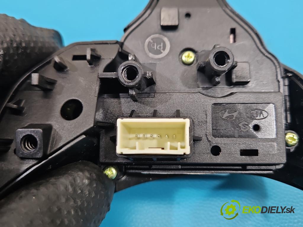 Hyundai I30 III 2016- 2.0 16V 280KM automatic 206 kW 1998 cm3 5- Přepínač multifunkční: řízení: 3V4R2T-1000 (Páčky pod volantem)