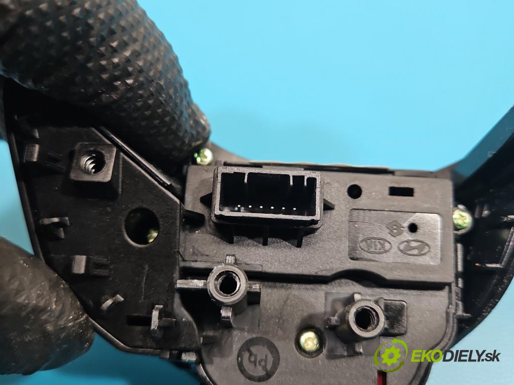 Hyundai I30 III 2016- 2.0 16V 280KM automatic 206 kW 1998 cm3 5- Přepínač multifunkční: řízení: 3K3R1B-1000 (Páčky pod volantem)