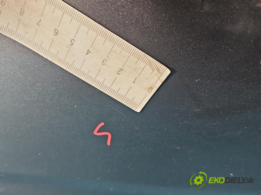 Kia Venga 1.4 16V 90 HP manual 66.2 kW 1396 cm3 5- dvere predné ľavé  (Kľučka dverí ostatné)