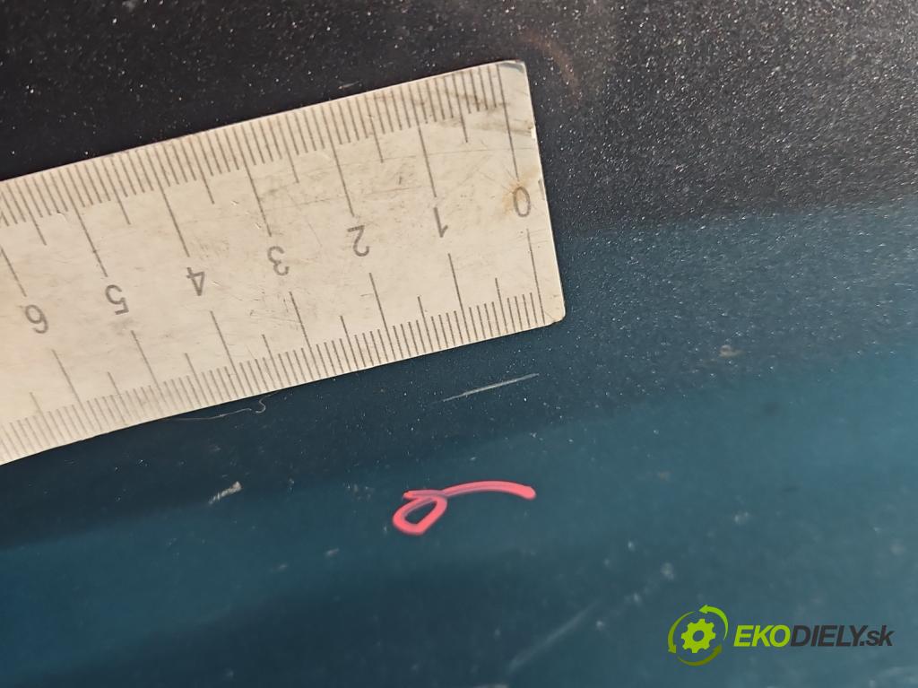 Kia Venga 1.4 16V 90 HP manual 66.2 kW 1396 cm3 5- dvere predné ľavé  (Kľučka dverí ostatné)