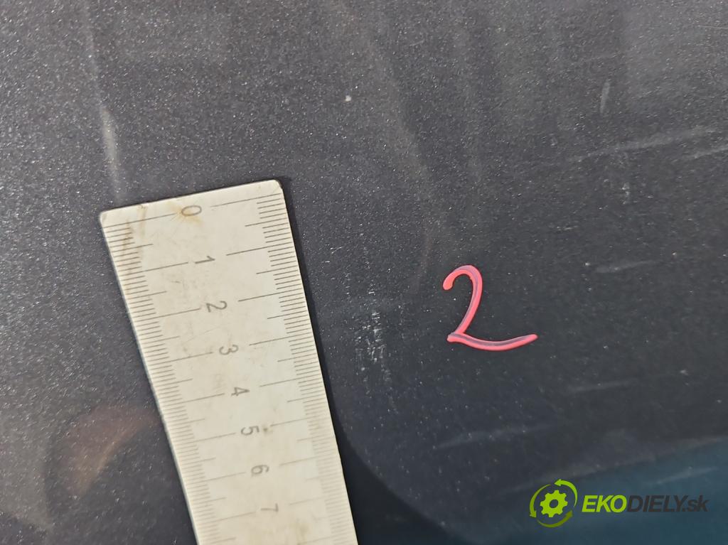 Kia Venga 1.4 16V 90 hp manual 66.2 kW 1396 cm3 5- dveře přední pravé  (Klika dveří ostatní)