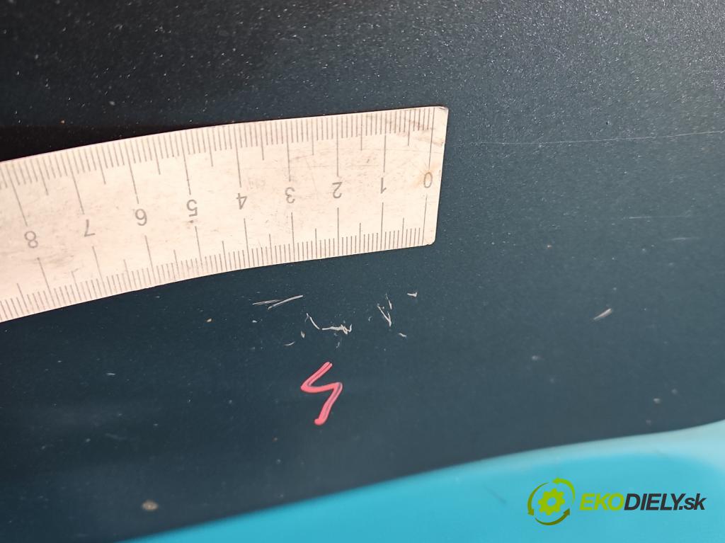 Kia Venga 1.4 16V 90 hp manual 66.2 kW 1396 cm3 5- dveře přední pravé  (Klika dveří ostatní)