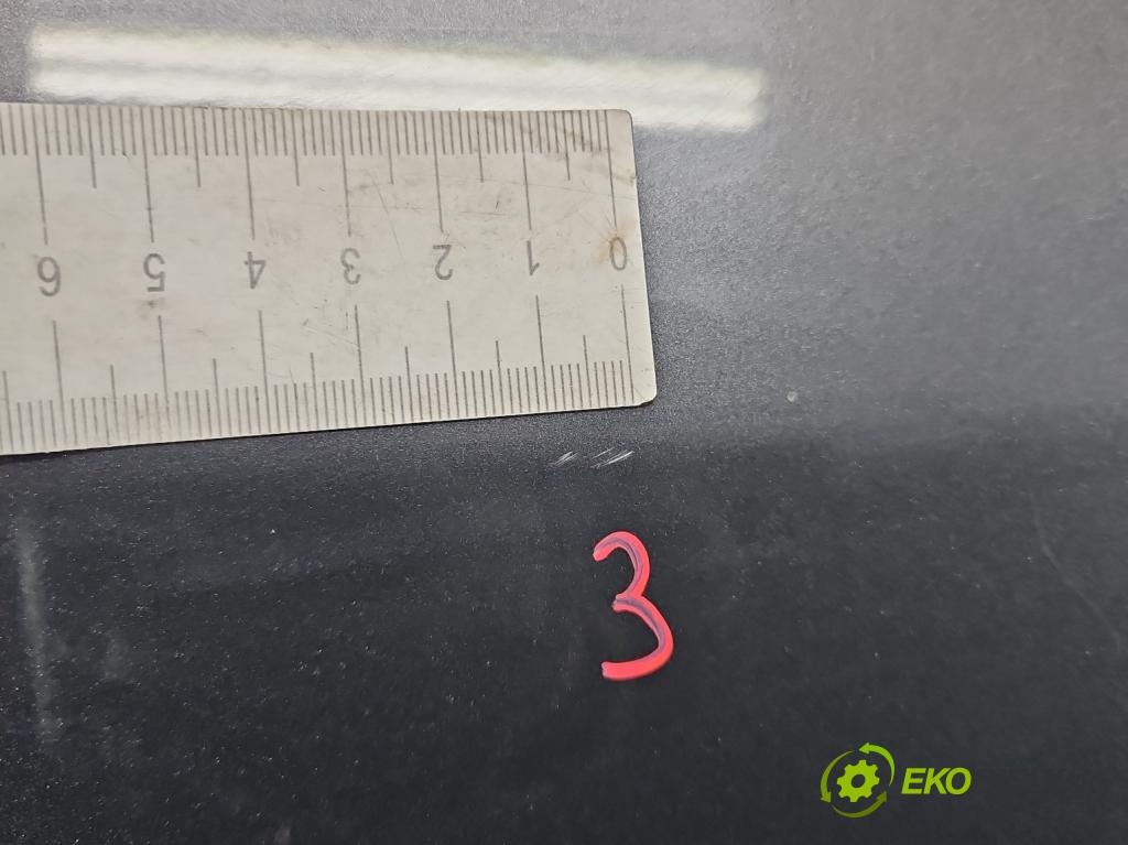 Kia Venga 1.4 16V 90 hp manual 66.2 kW 1396 cm3 5- dveře přední pravé  (Klika dveří ostatní)