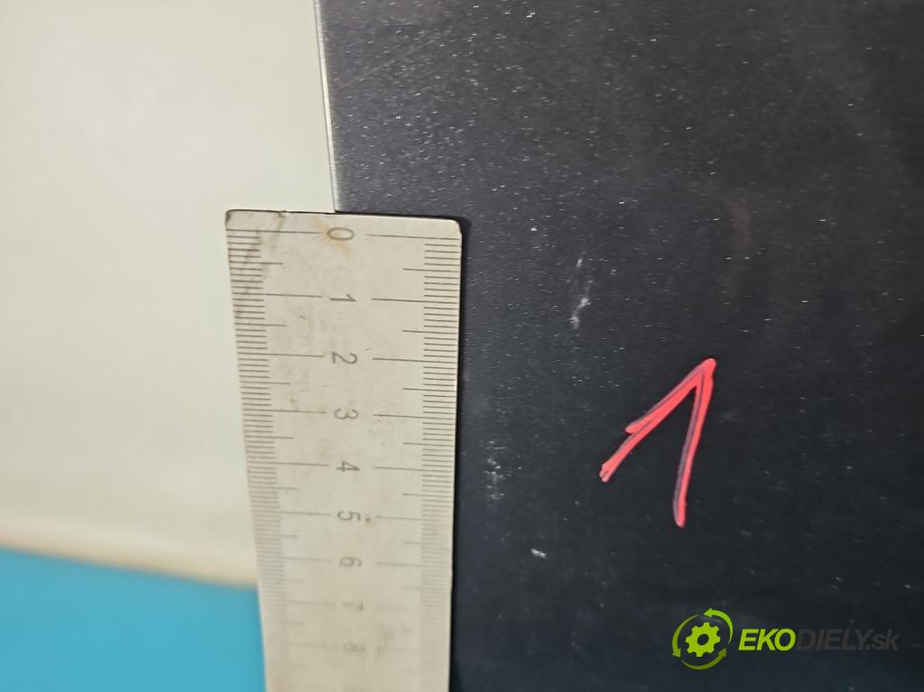 Kia Venga 1.4 16V 90 hp manual 66.2 kW 1396 cm3 5- dveře přední pravé  (Klika dveří ostatní)