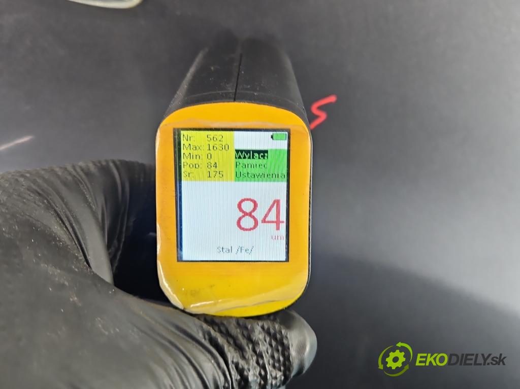 Kia Venga 1.4 16V 90 HP manual 66.2 kW 1396 cm3 5- blatník predné pravý  (Kľučka dverí ostatné)