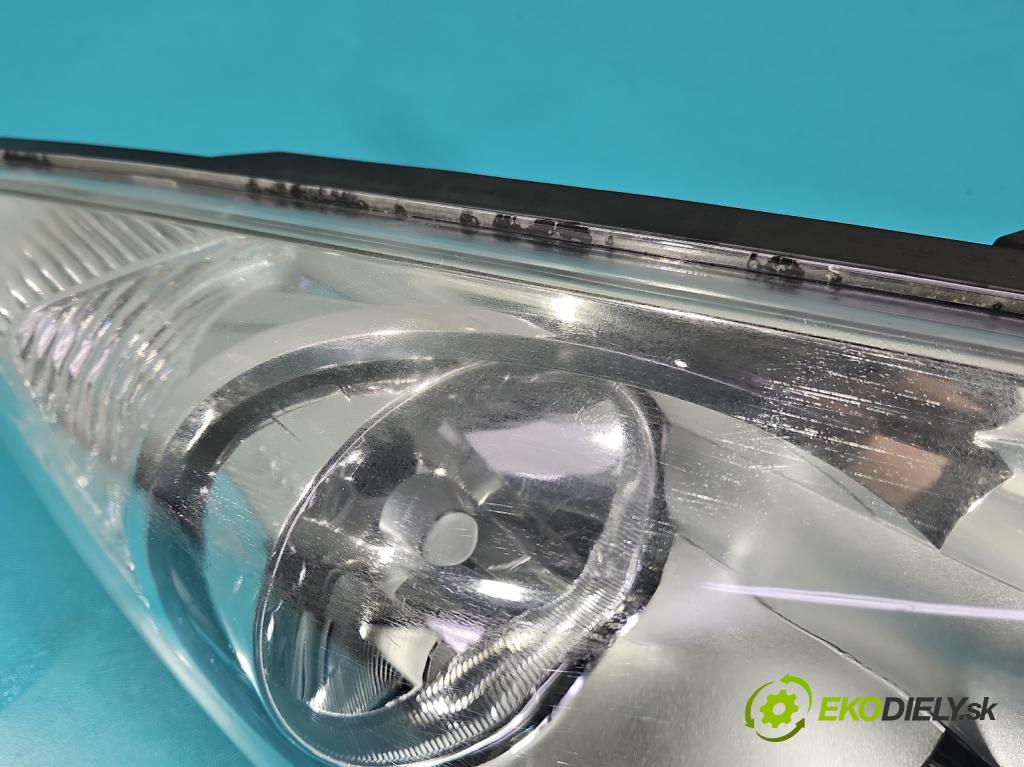 Kia Venga 1.4 16V 90 HP manual 66.2 kW 1396 cm3 5- Reflektor: pravý 92102-1P000 (Svetlo predné pravé)