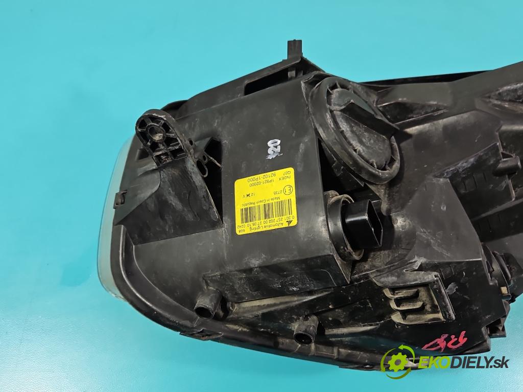 Kia Venga 1.4 16V 90 HP manual 66.2 kW 1396 cm3 5- Reflektor: pravý 92102-1P000 (Svetlo predné pravé)