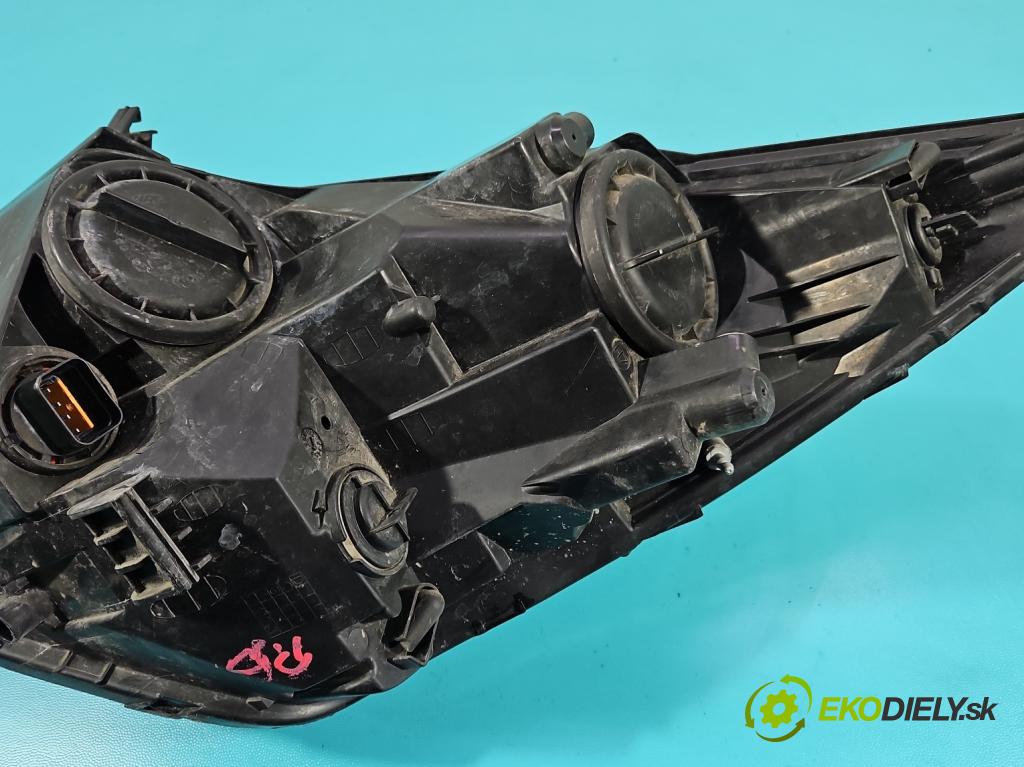 Kia Venga 1.4 16V 90 HP manual 66.2 kW 1396 cm3 5- Reflektor: pravý 92102-1P000 (Svetlo predné pravé)