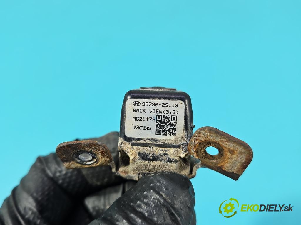 Hyundai Ix35 2.0 CRDI 136 HP manual 100 kW 1995 cm3 5- Kamera cúvania 95790-2S113