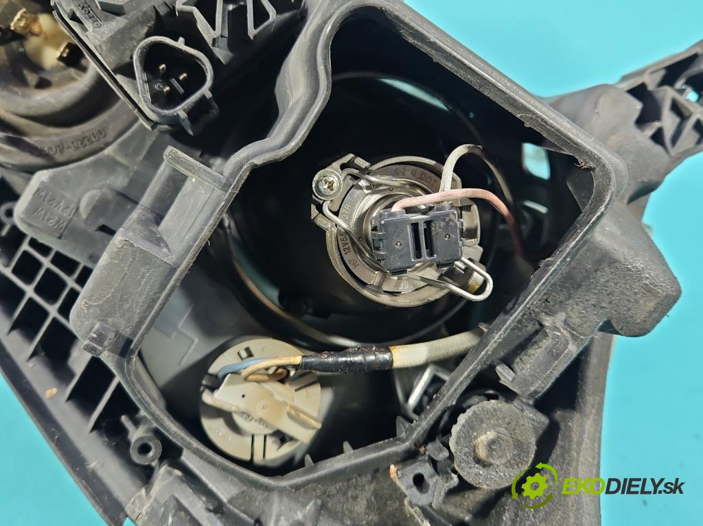 Toyota Avensis II T25 2003-2008 1.8 vvti 129 hp manual 95 kW 1794 cm3 5- světlo levý  (Klika dveří ostatní)