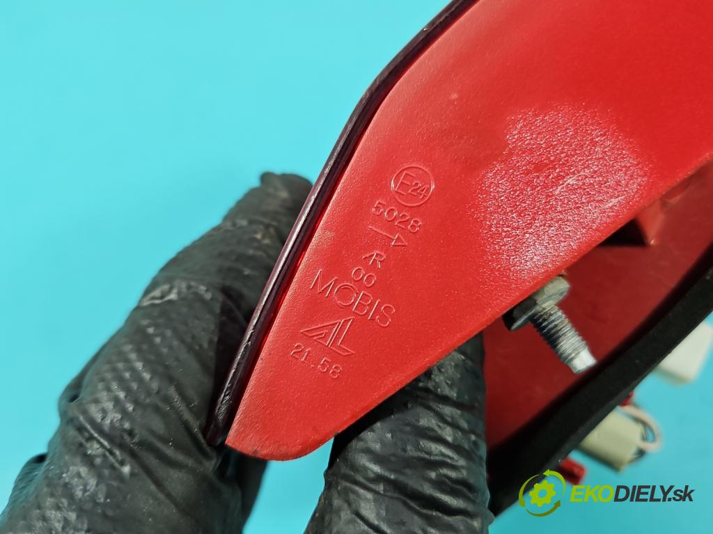 Kia Venga 1.4 16V 90 hp manual 66.2 kW 1396 cm3 5- světlo zadní pravé 92406-1P000 (Klika dveří ostatní)