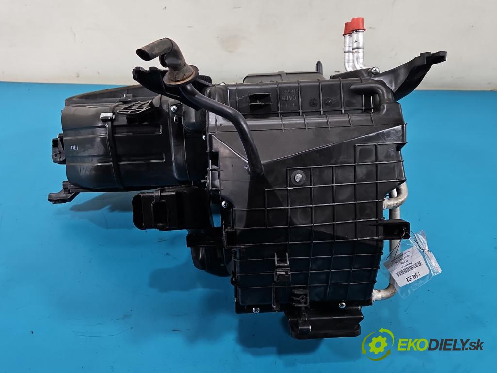 Kia Venga 1.4 16V 90 hp manual 66.2 kW 1396 cm3 5- radiátor 97200-1P000 (Radiátor topení)