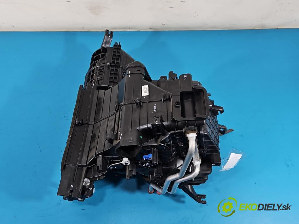 Kia Venga 1.4 16V 90 hp manual 66.2 kW 1396 cm3 5- radiátor 97200-1P000 (Radiátor topení)