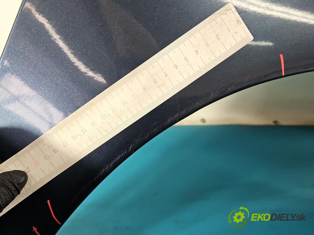 Volvo S40 II 2004-2012 1.8 16V 125 HP manual 92 kW 1798 cm3 4- blatník predné pravý  (Kľučka dverí ostatné)