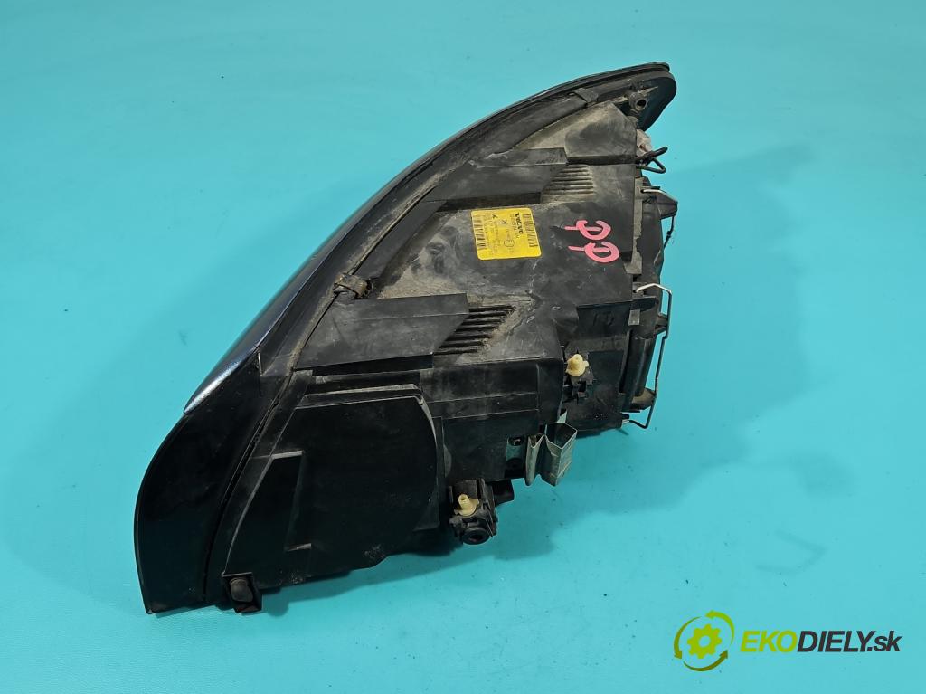 Volvo S40 II 2004-2012 1.8 16V 125 HP manual 92 kW 1798 cm3 4- Reflektor: pravý 30698874 (Svetlo predné pravé)