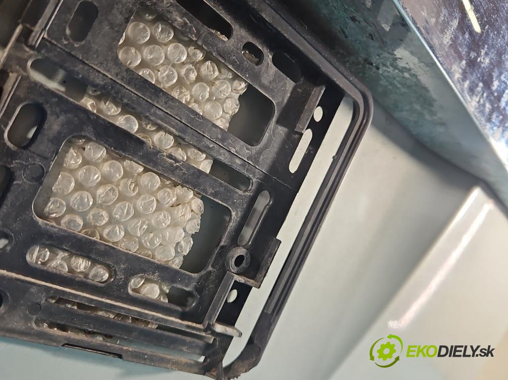 Opel Zafira B 2005-2014 1.7 cdti 125 HP manual 92 kW 1686 cm3 5- zadna kufor  (Kapota zadná (kufor))