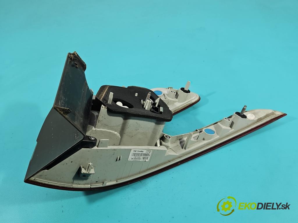 Peugeot 308 II 2013-2021 1.2 12V 110 hp manual 81 kW 1199 cm3 5- světlo zadní levé 9678093980 (Klika dveří ostatní)