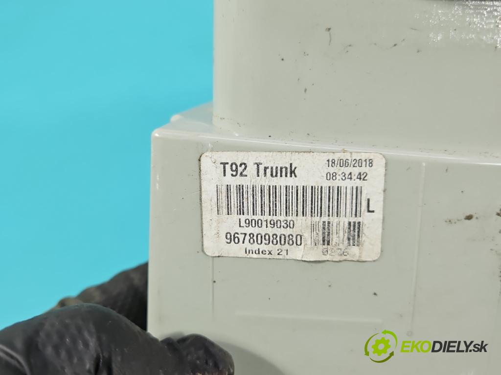 Peugeot 308 II 2013-2021 1.2 12V 110 HP manual 81 kW 1199 cm3 5- svetlo / reflektor zadné ľavé 9678098080 (Kľučka dverí ostatné)