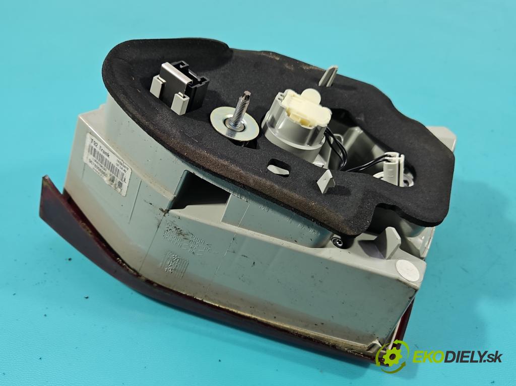 Peugeot 308 II 2013-2021 1.2 12V 110 HP manual 81 kW 1199 cm3 5- svetlo / reflektor zadné ľavé 9678098080 (Kľučka dverí ostatné)