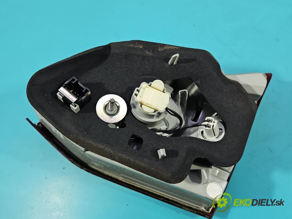 Peugeot 308 II 2013-2021 1.2 12V 110 HP manual 81 kW 1199 cm3 5- svetlo / reflektor zadné ľavé 9678098080 (Kľučka dverí ostatné)