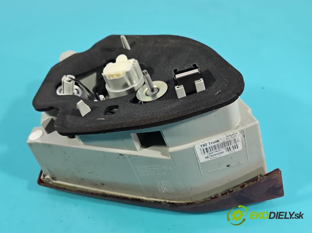 Peugeot 308 II 2013-2021 1.2 12V 110 hp manual 81 kW 1199 cm3 5- světlo zadní pravé 9678094880 (Klika dveří ostatní)