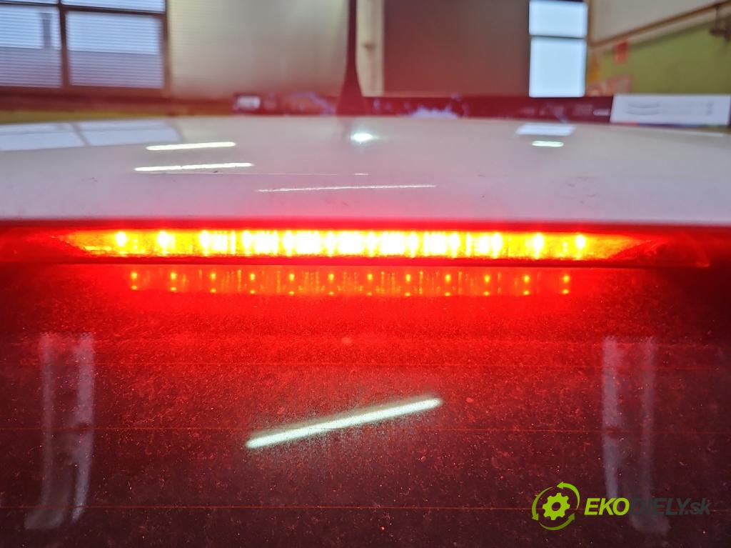 Peugeot 308 II 2013-2021 1.2 12V 110 HP manual 81 kW 1199 cm3 5- světlo: stop: 9688016380