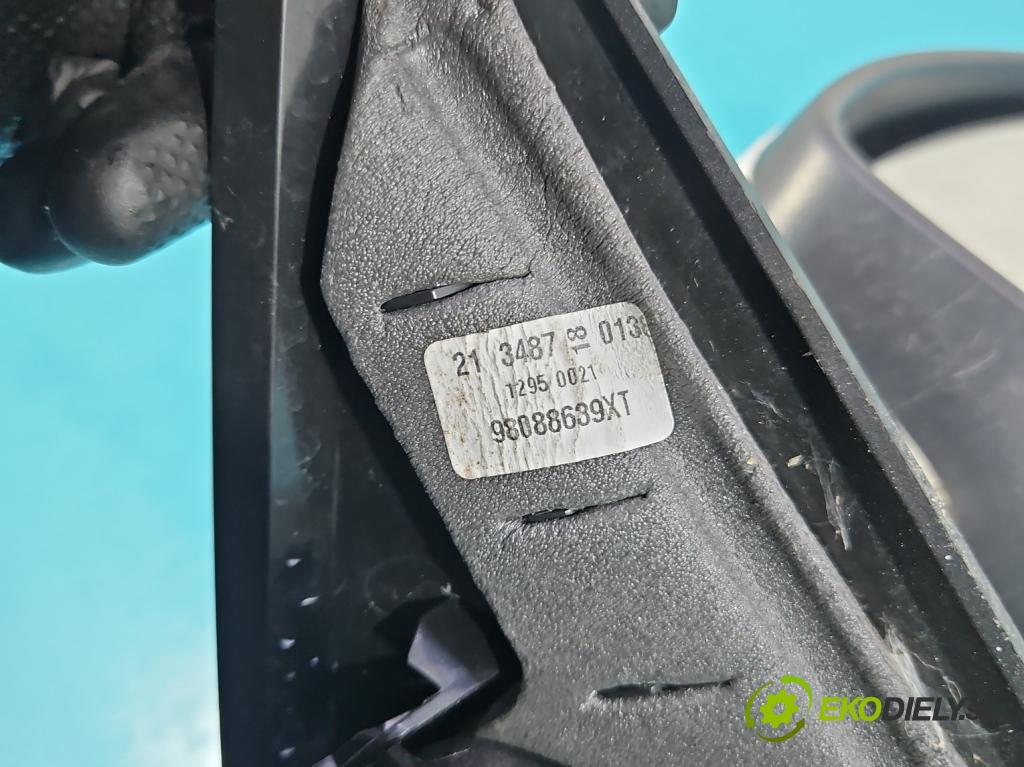 Peugeot 308 II 2013-2021 1.2 12V 110 hp manual 81 kW 1199 cm3 5- zpětné zrcátko pravé  (Klika dveří ostatní)