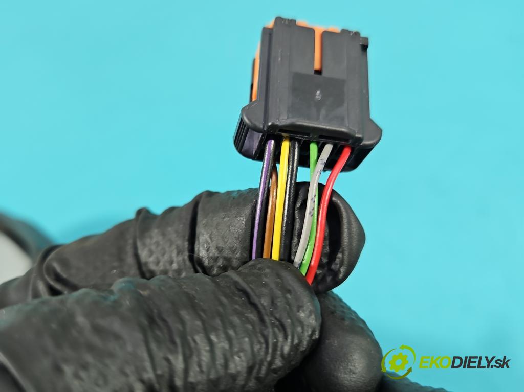 Peugeot 308 II 2013-2021 1.2 12V 110 hp manual 81 kW 1199 cm3 5- zpětné zrcátko pravé  (Klika dveří ostatní)