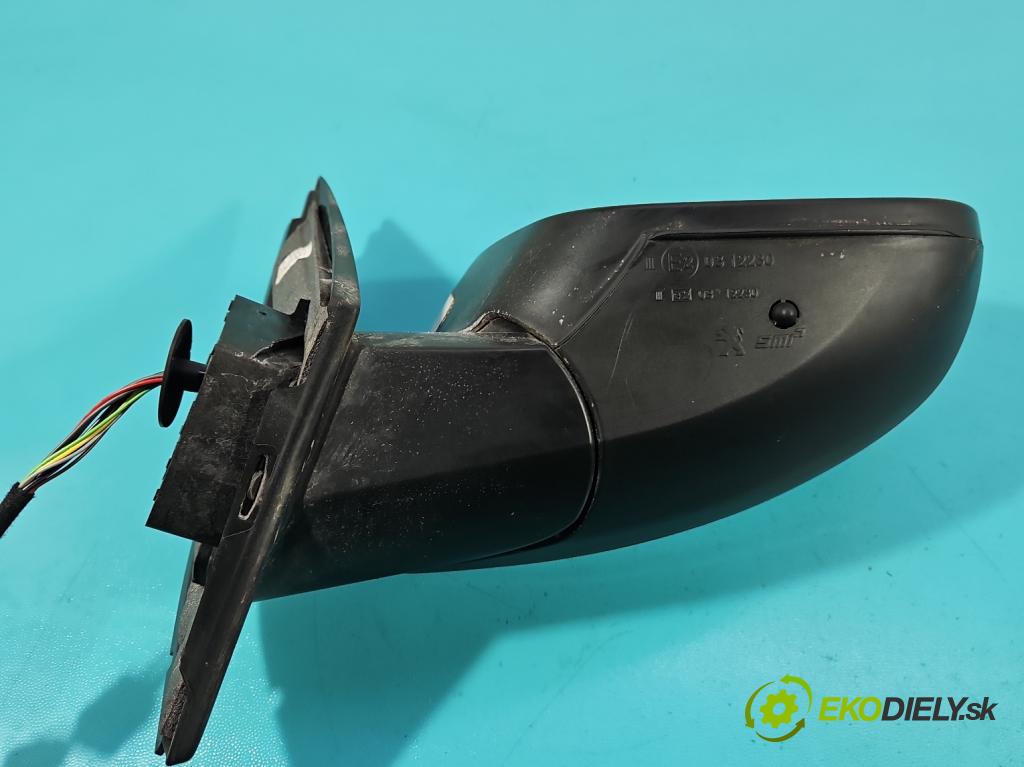 Peugeot 308 II 2013-2021 1.2 12V 110 hp manual 81 kW 1199 cm3 5- zpětné zrcátko pravé  (Klika dveří ostatní)