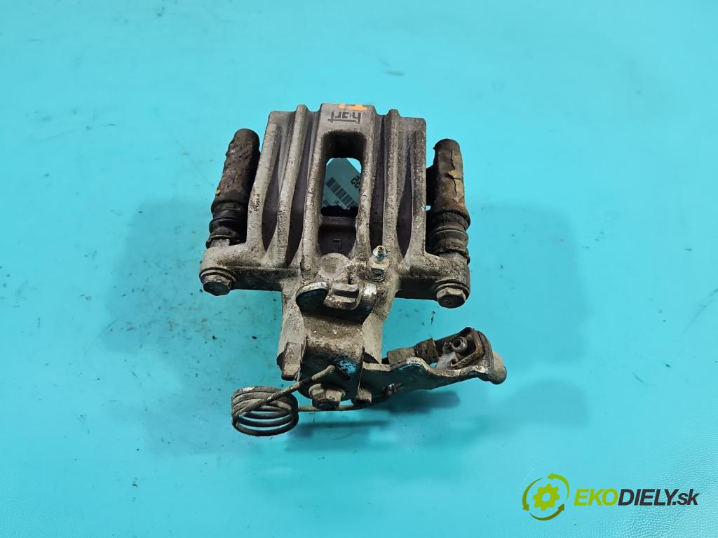 Vw Passat B5 1995-2005 1.8 T 150 hp manual 110 kW 1781 cm3 4- brzdič zadní levý  (Klika dveří ostatní)