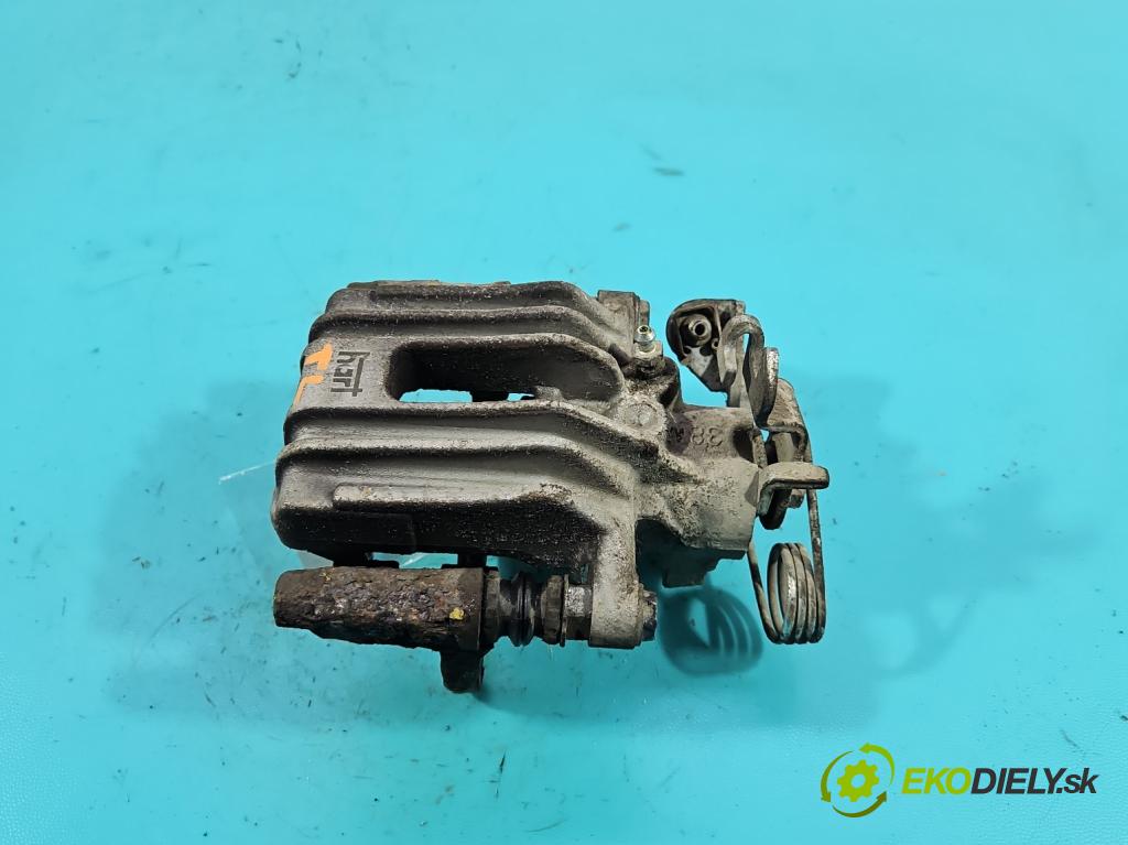 Vw Passat B5 1995-2005 1.8 T 150 hp manual 110 kW 1781 cm3 4- brzdič zadní levý  (Klika dveří ostatní)