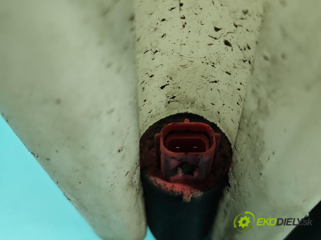 Toyota Avensis II T25 2003-2008 1.8 vvti 129 hp manual 95 kW 1794 cm3 5- nádržka tekutina: ostřikovačů