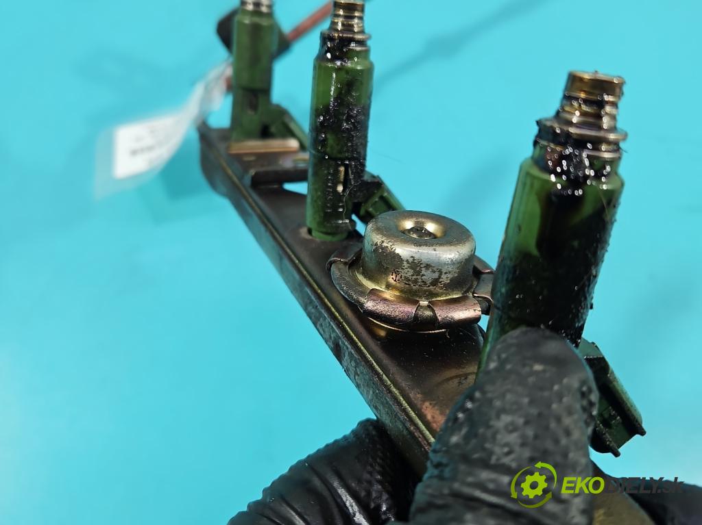 Toyota Avensis II T25 2003-2008 1.8 vvti 129 HP manual 95 kW 1794 cm3 5- vstrek 23250-22040 (Vstrekovač paliva)