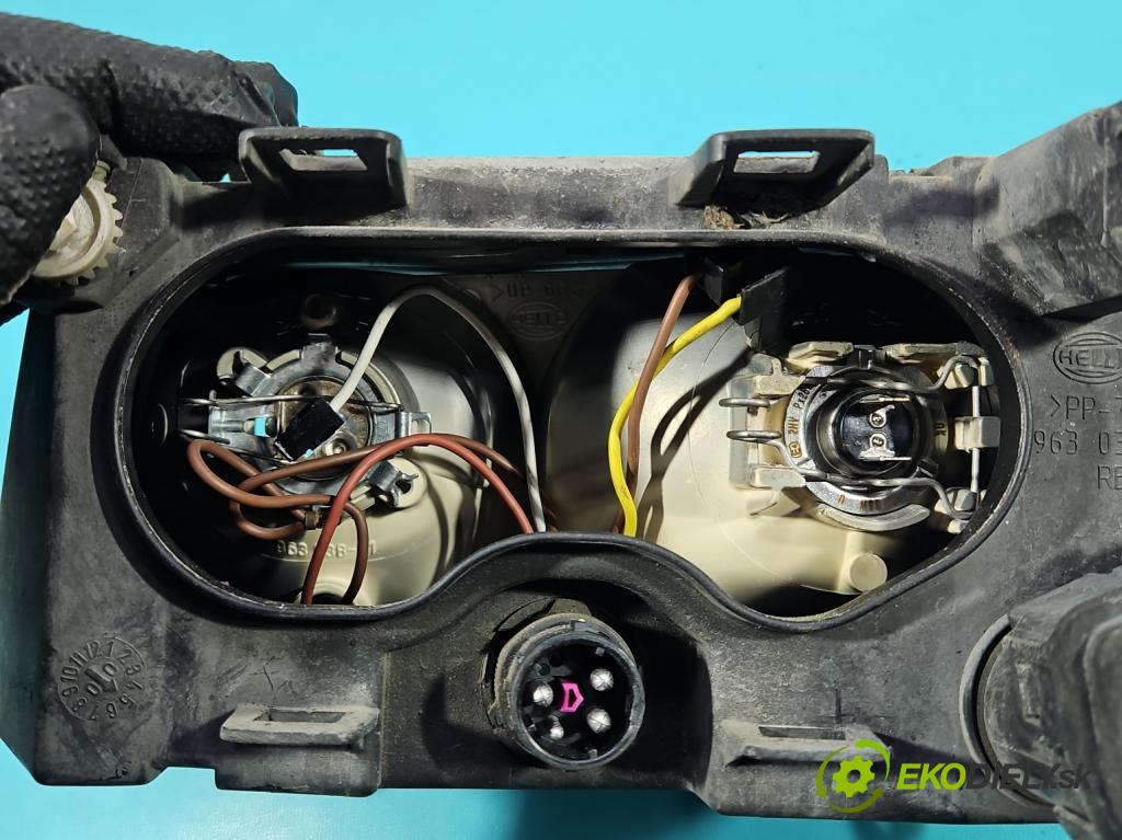 Audi A3 8L 1996-2003 1.9 tdi 90 HP manual 66 kW 1896 cm3 5- Reflektor: pravý  (Svetlo predné pravé)