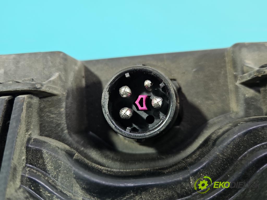 Audi A3 8L 1996-2003 1.9 tdi 90 HP manual 66 kW 1896 cm3 5- Reflektor: pravý  (Svetlo predné pravé)