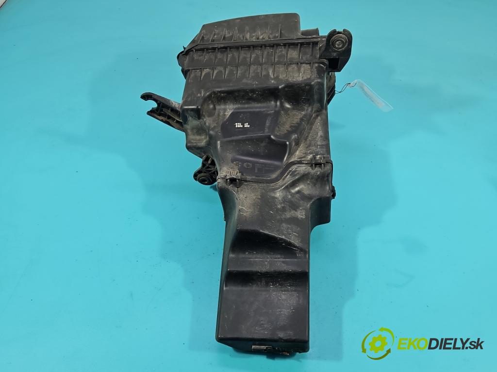 Kia Venga 1.4 16V 90 HP manual 66.2 kW 1396 cm3 5- obal filtra vzduchu 28112-1P100 (Obal vzduchového filtra)